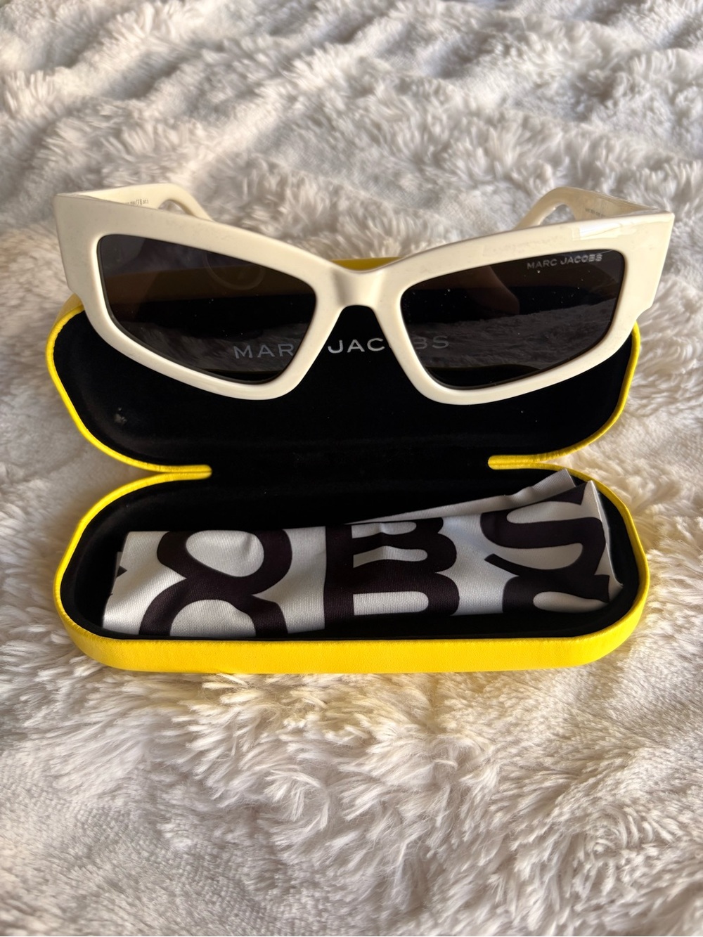 Marc Jacobs White Cat-Eye Sunglasses with Dark Lenses